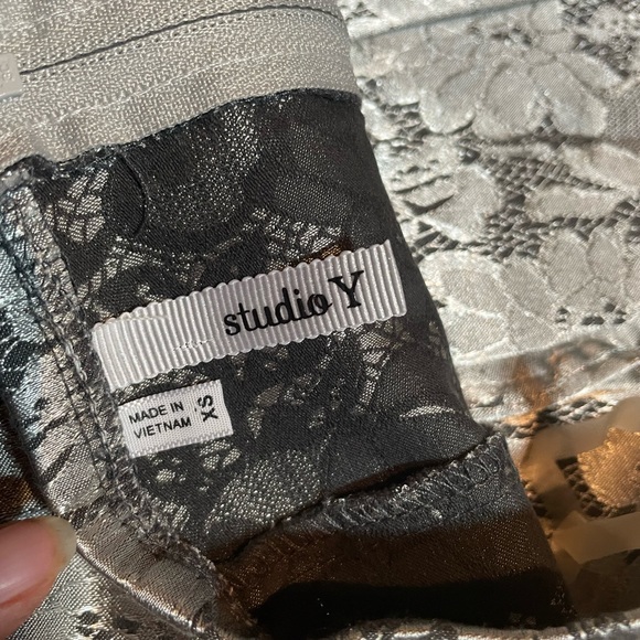 studio y peplum top - Picture 2 of 3